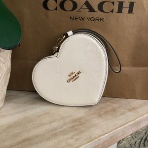 New Women's COACH Heart Wristlet F39957